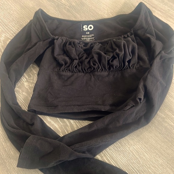 soft black crop long sleeve w rucched bust! - Picture 1 of 3
